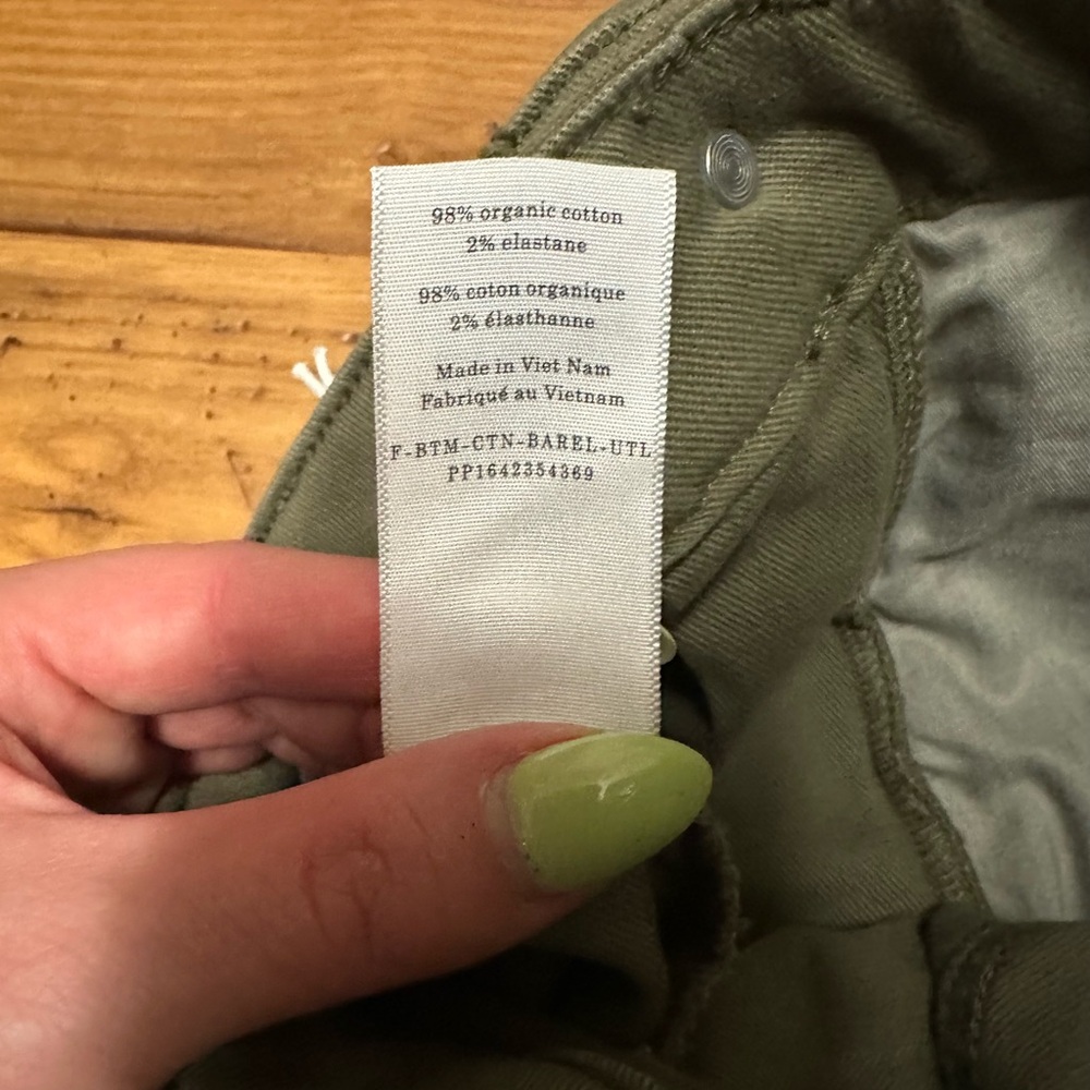 Everlane Utility Organic Cotton Barrel Pant - Picture 8 of 9
